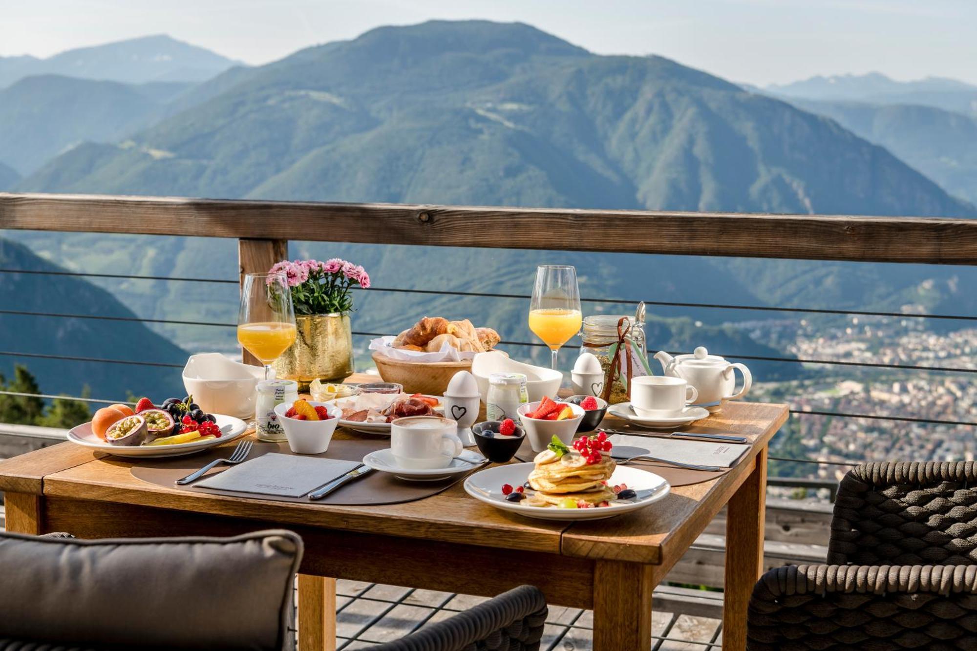 Hotel Belvedere - Fine Dining, Hideaway & Spa San Genesio Atesino Esterno foto
