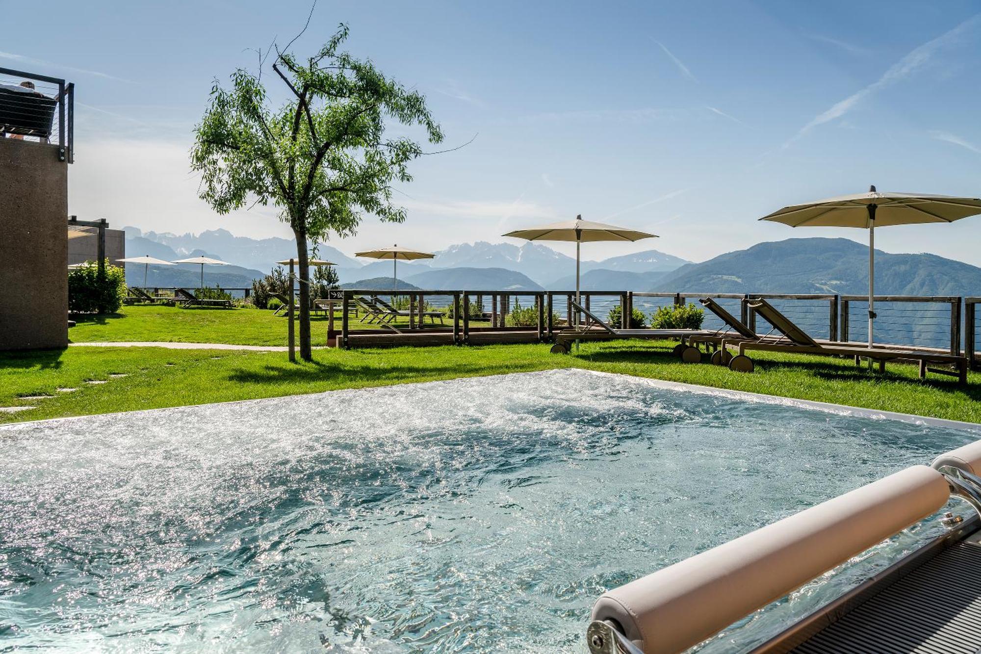 Hotel Belvedere - Fine Dining, Hideaway & Spa San Genesio Atesino Esterno foto