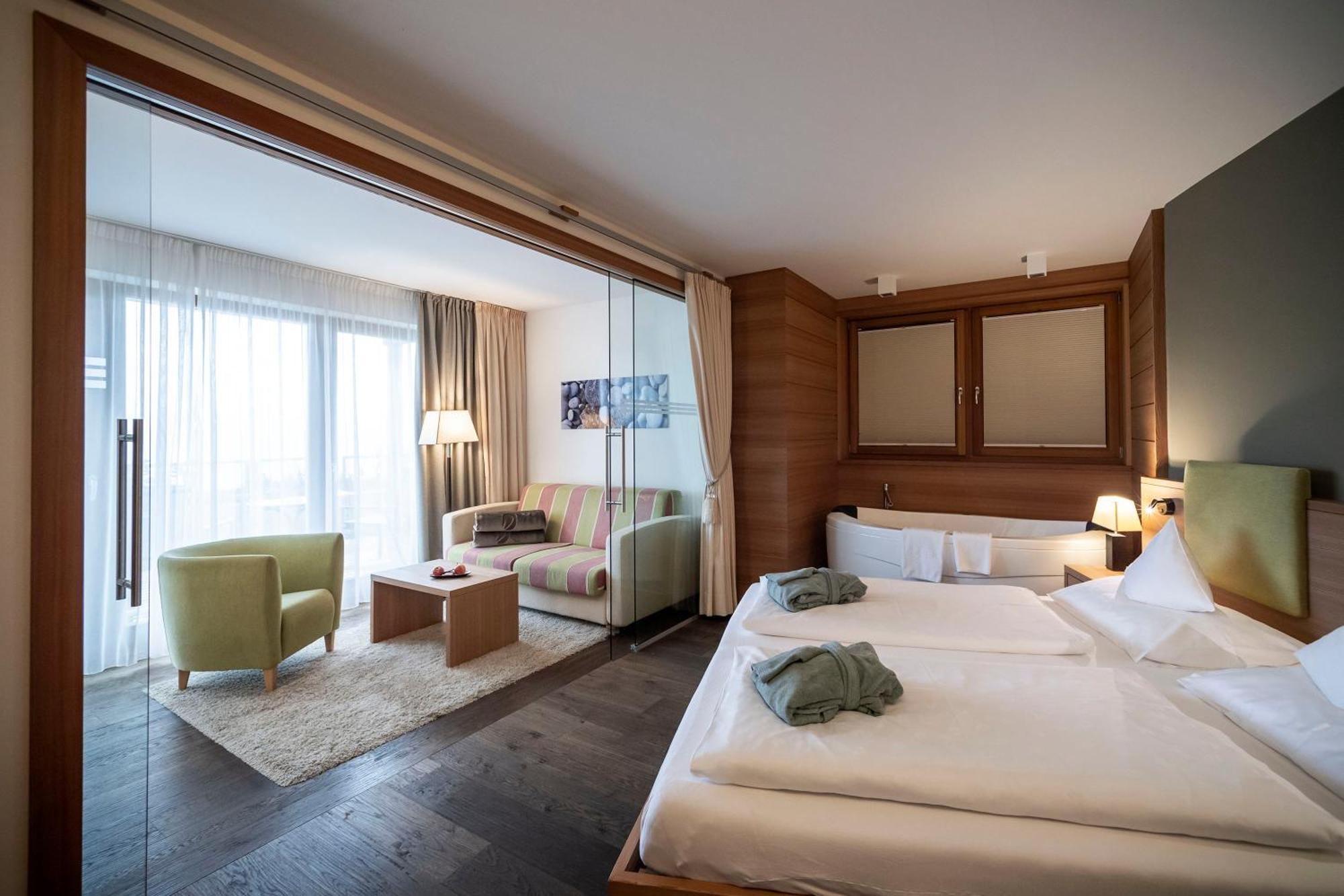 Hotel Belvedere - Fine Dining, Hideaway & Spa San Genesio Atesino Esterno foto